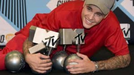 Justin Bieber pluripremiato agli EMA